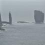 Nogmaals de rotsen Risin en Kellingin maar dan gezien vanaf het eiland Eysturoy nabij Eiði