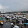 Uitzicht vanuit de kamer op een deel van de haven
