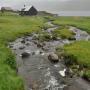 Stroompje bij Selatrað aan de Sundini fjord